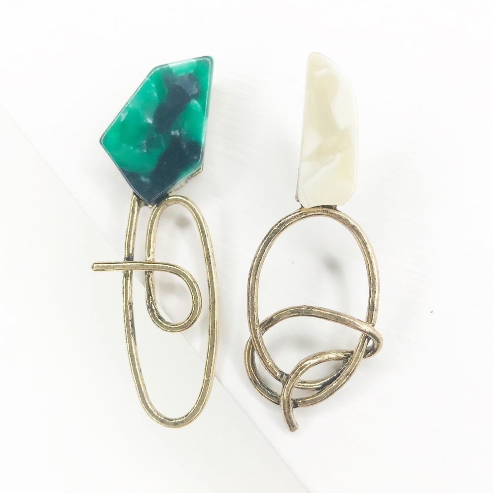 Metal Twist Asymmetrical Earrings - Picture 5 of 7